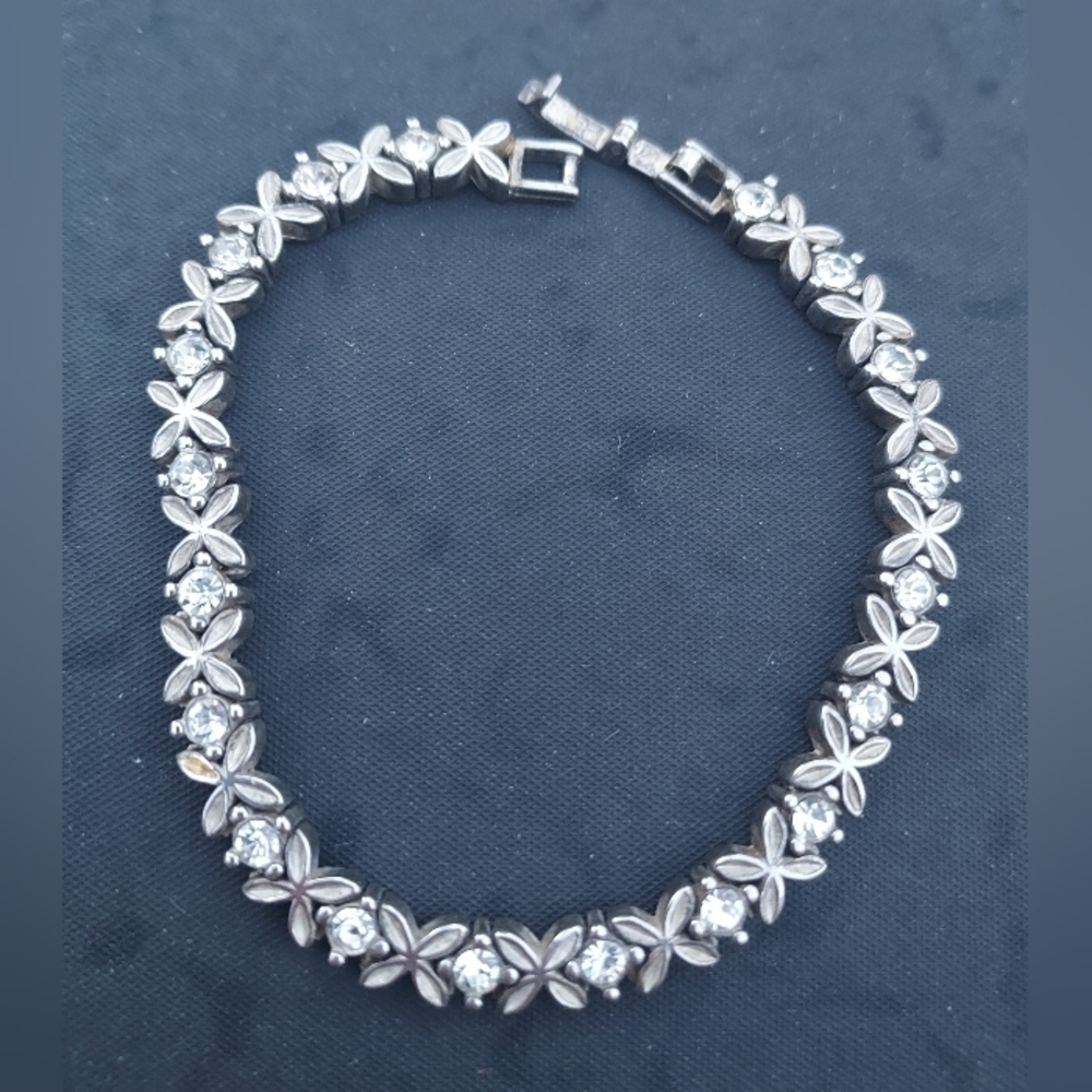 SILVER Tone With Clear Glass Stones Size 7